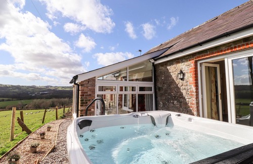 Golden Grove Casa | SEWIN COTTAGE, pet friendly, character holiday cottage in Llandeilo