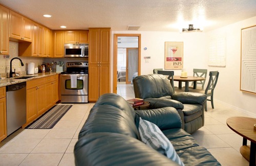 Port Richey Casa | SF Enjoy Sunset with Dolphin & Manatee