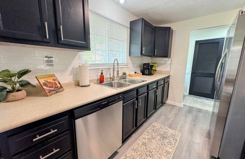 Reynoldsburg Casa | SFH | Garage | Fenced Yard | Quiet Neighborhood
