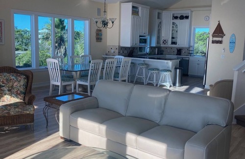 Treasure Beach Village Casa | Frente al mar con piscina, a 22 pasos de la playa - Agosto, 10% de descuento, reserva directa