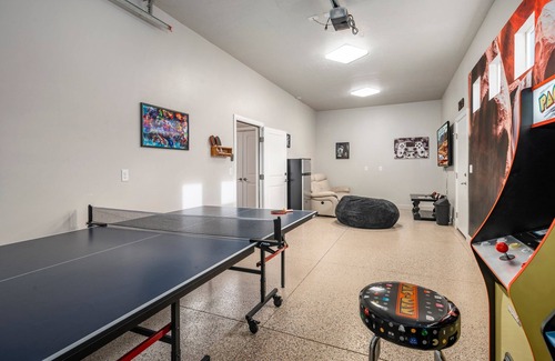 Hurricane Casa | SH 4301 | Private Pool, Hot Tub, Bball Court, Exercise Room, Near Sand Hollow Reservoir!