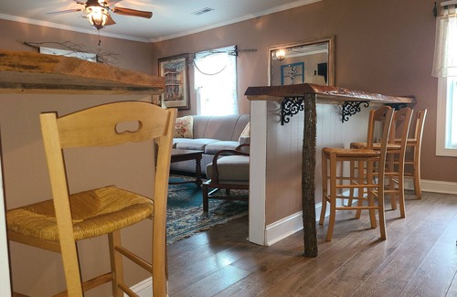 Adairsville Cabaña | Shade Tree Cottage is a perfect cozy cottage to make you feel right at home.