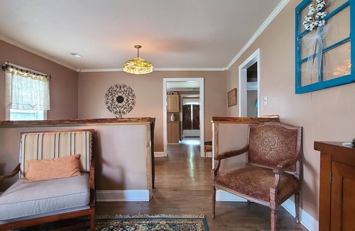 Adairsville Cabaña | Shade Tree Cottage is a perfect cozy cottage to make you feel right at home.