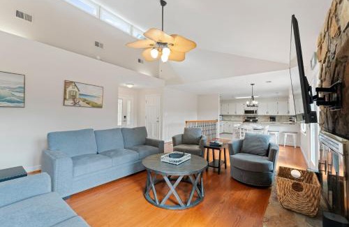 Denver Casa | Shades of Summer by AvantStay Gazebo Dock View