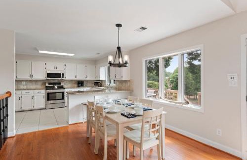 Denver Casa | Shades of Summer by AvantStay Gazebo Dock View