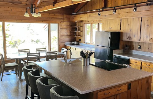 Waupaca Casa | Shadow Lake Retreat House ~ Waterfront ~ ¡Incluye kayaks!