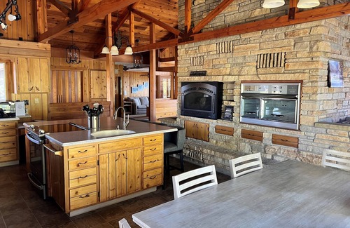 Waupaca Casa | Shadow Lake Retreat House ~ Waterfront ~ ¡Incluye kayaks!