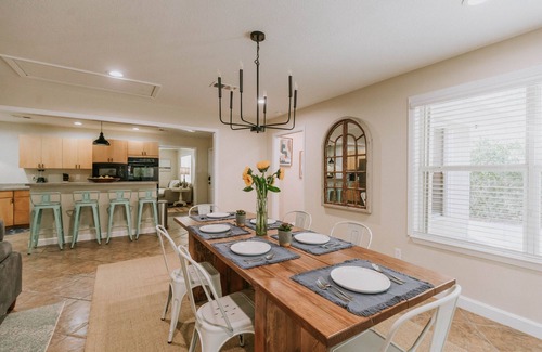 Ocean Springs Casa | Shadowlawn: Spacious four bedroom - three bath w/ pool in golf cart district!!