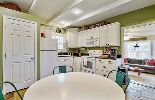 Sylacauga Cabaña | Shady Creek Cabin on Lay Lake @ Peckerwood Creek!