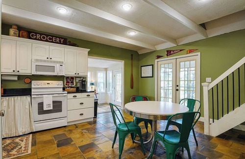 Sylacauga Cabaña | Shady Creek Cabin on Lay Lake @ Peckerwood Creek!