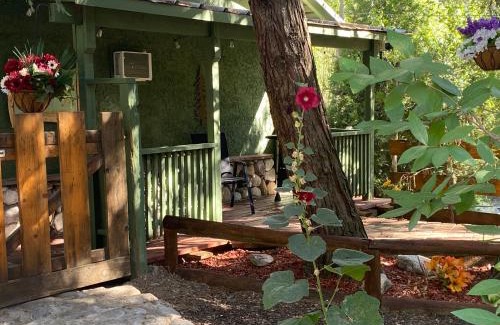 Miramonte Casa | Shady Creekside Cabin