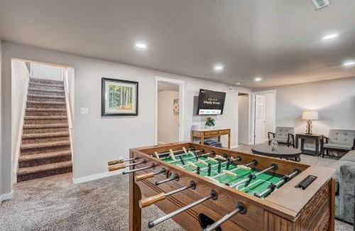 Colorado Springs Casa | Shady Grove Family Home w Foosball Walk to OCC