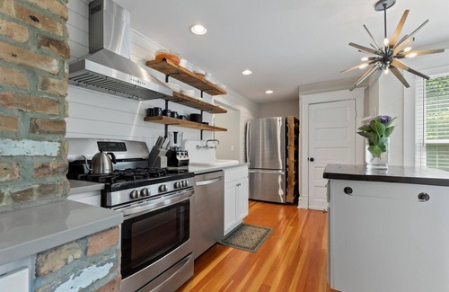 Fontana-on-Geneva Lake Casa | Shady Oasis- Charming and Historic Home 3 blocks from Abbey w/ Outdoor firepit!
