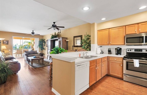 Tropical Cove Condominio | Shady Palms Retreat at Lexington CC Lake Village