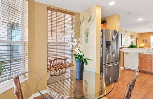 Tropical Cove Condominio | Shady Palms Retreat at Lexington CC Lake Village