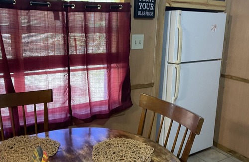 Benton Cabina | Shady Pine Cabin