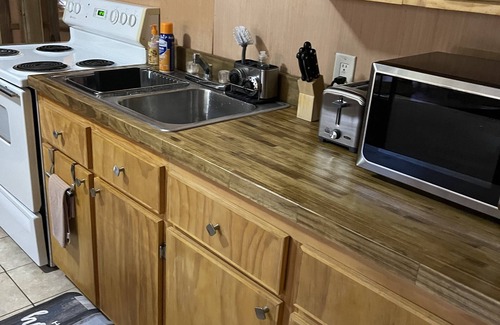 Benton Cabina | Shady Pine Cabin