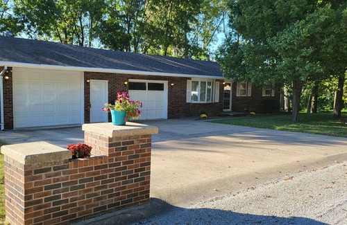 Olney Casa | Shady Shelter - Quiet Comfort, Family Friendly - close to everything!