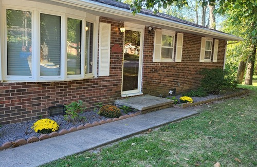 Olney Casa | Shady Shelter - Quiet Comfort, Family Friendly - close to everything!