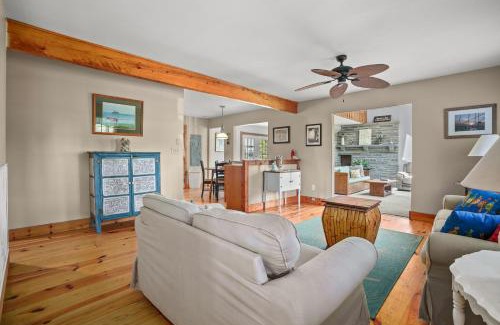 Piney Island Casa | Shady Side - Water access, screened porch!