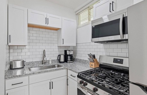 East Liberty Apartamento | Shadyside/Central @2 Bright and Stylish Studio with Free Parking