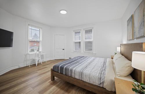 Shadyside Casa | Shadyside, Pittsburgh !E Modern and Bright Private Bedroom with Shared Bathroom