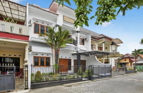 Mlati Casa | Shafira House - Modern House 3BR near Yogyakarta culinary spots