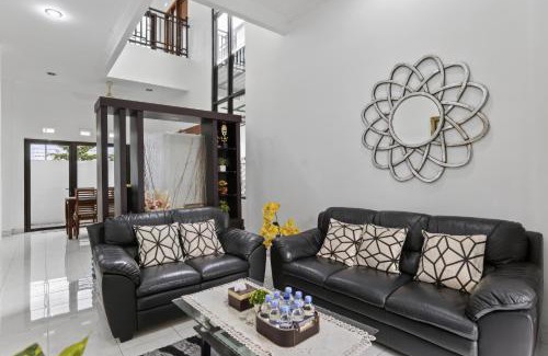 Mlati Casa | Shafira House - Modern House 3BR near Yogyakarta culinary spots