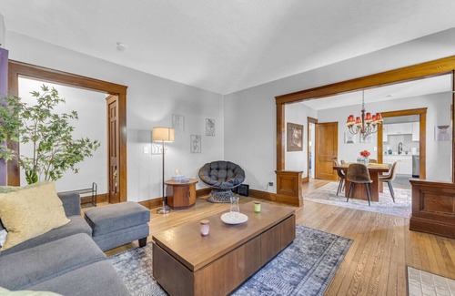 Cleveland Apartamento | Shaker Square|Sleeps 4|Front Porch|Coffee Station