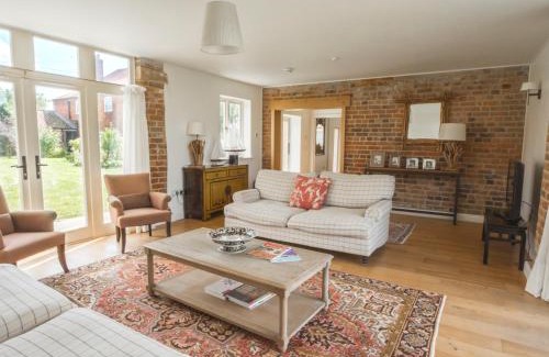 Lincoln Casa | Shakespeare Cottage