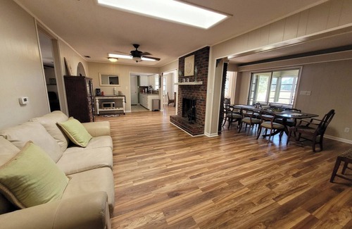 Lake Lorraine Casa | Shalimar Home- Enclosed Patio /Deck/Garage