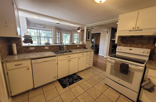 Lake Lorraine Casa | Shalimar Home- Enclosed Patio /Deck/Garage
