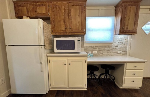 Levelland Cabaña | Shalom Abode - Country Experience in the City!