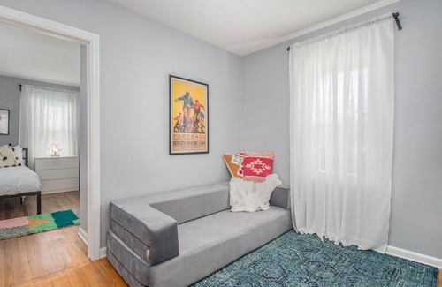 South Bend Casa | Shamrock Sanctuary walkable to Notre Dame 1.5 mi