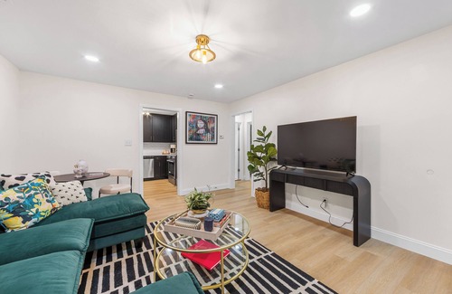 Charlotte Casa | Shamrock Stunner - Newly Renovated - Pet Friendly - Minutes to Midwood, NoDa, UT