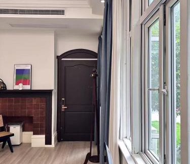 Huaihai Road Commercial Area Apartamento | Shanghai Historical 1 living room and 1 bedroom with Garden view near Jiashan Road and Hengshan Rd