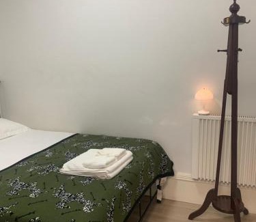 Huaihai Road Commercial Area Apartamento | Shanghai Historical 1 living room and 1 bedroom with Garden view near Jiashan Road and Hengshan Rd