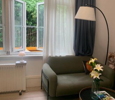 Huaihai Road Commercial Area Apartamento | Shanghai Historical 1 living room and 1 bedroom with Garden view near Jiashan Road and Hengshan Rd