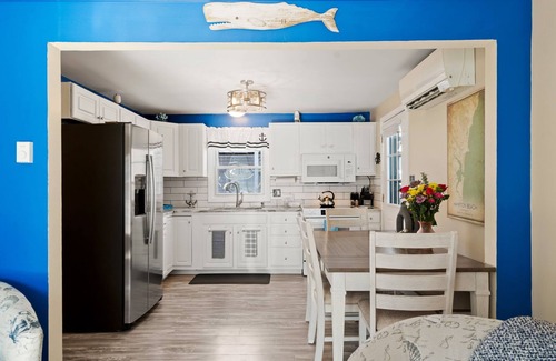 Hampton Condominio | Shangri-La Escape | Steps to Beach and Marina | AC