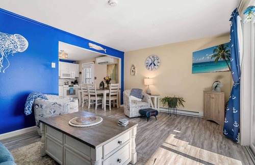 Hampton Condominio | Shangri-La Escape | Steps to Beach and Marina | AC
