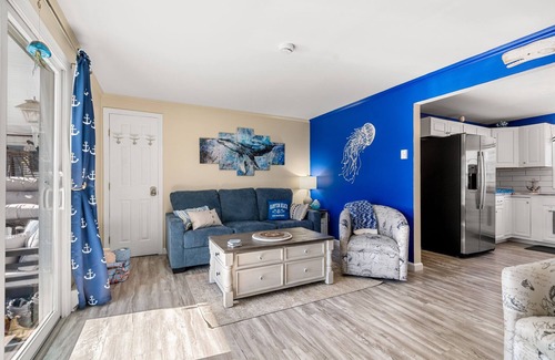 Hampton Condominio | Shangri-La Escape | Steps to Beach and Marina | AC