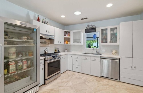 North Loop Casa | Shangri-La with Pool in Charming Hyde Park