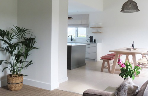 Woodford Cabaña | SHANNON VALE, pet friendly, with open fire in Woodford, County Galway