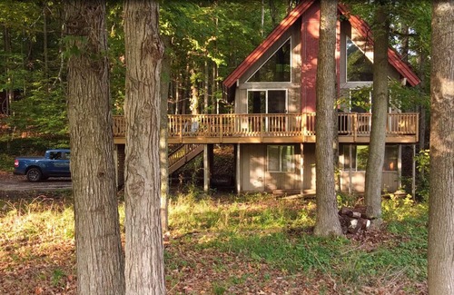 Bellaire Chalet De Esquí | Shanty Creek Chalet! HOT TUB, FIRE PIT, BEACH ACCESS!
