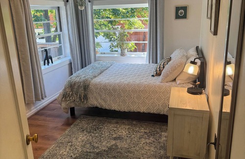Jacksonville Cama Y Desayuno | Share a Spacious log cabin home. 5 minutes walk to Historic Jacksonville!