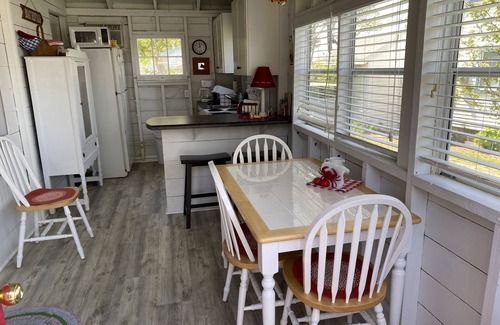 Silver Beach Cabaña | Comparte espléndidas puestas de sol sobre la hermosa bahía de Chesapeake.