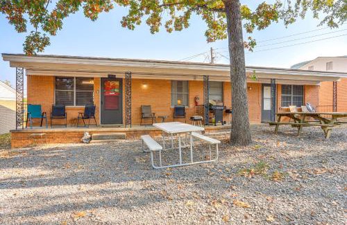 Greers Ferry Casa | Shared Dock and Yard Greers Ferry Lake Home!
