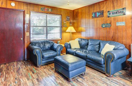 Greers Ferry Casa | Shared Dock and Yard Greers Ferry Lake Home!