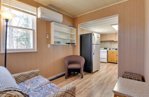 Ellenville Cabina | Shared Fire Pit & Kayaks: Catskills Lake Retreat!