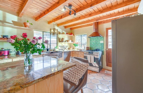 Tesuque Cabaña | Shared Hot Tub: Santa Fe Casita in Old Tesuque